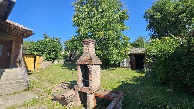 Eladó családi ház, Komlón, Gárdonyi Géza utcában 35.9 M Ft