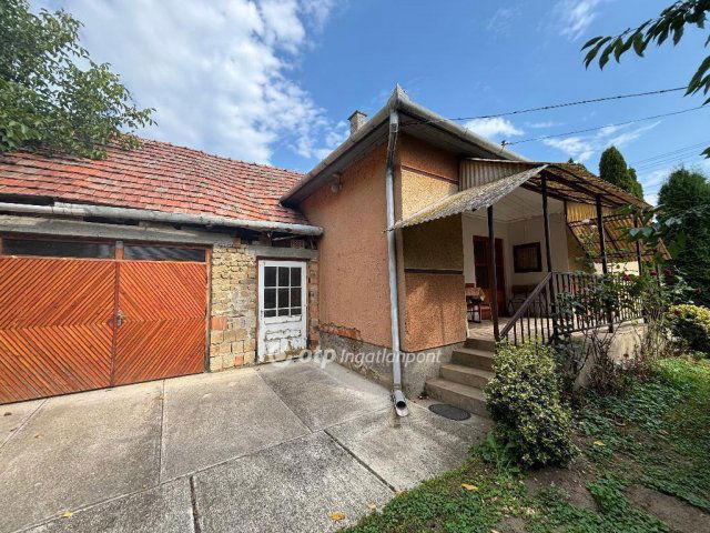 Eladó családi ház, Dombrádon 13 M Ft, 2 szobás