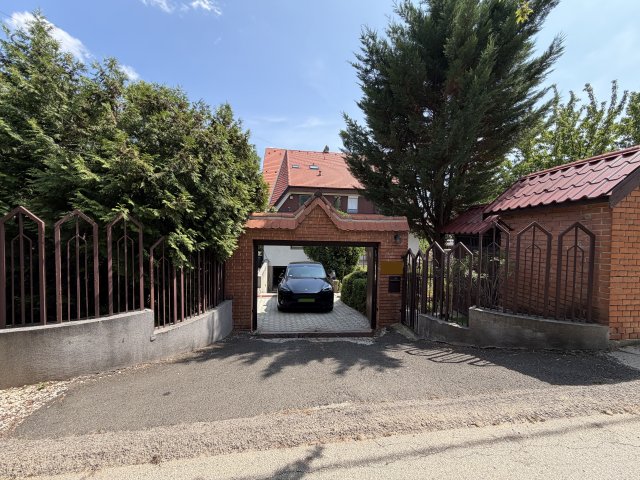 Eladó ikerház, Budapesten, XI. kerületben 300 M Ft, 7 szobás
