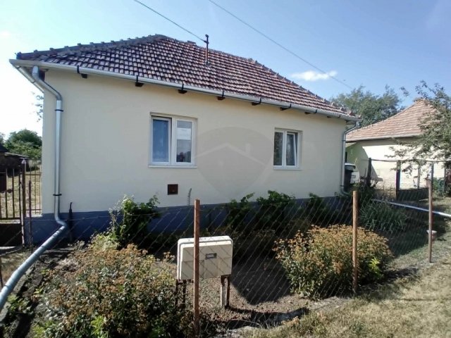 Eladó családi ház, Heréden 14 M Ft, 2 szobás