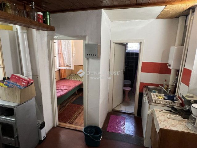 Eladó családi ház, Velencén 38.9 M Ft, 2 szobás