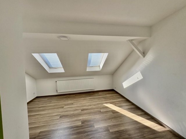Eladó családi ház, Székesfehérvárott 160 M Ft, 10 szobás