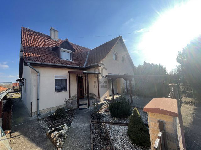 Eladó ikerház, Nagytarcsán 135.9 M Ft, 5 szobás