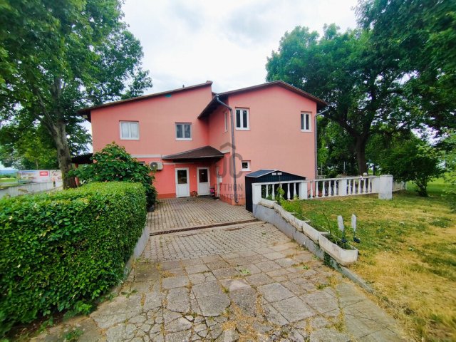 Eladó családi ház, Balatonföldváron 399 M Ft, 6 szobás