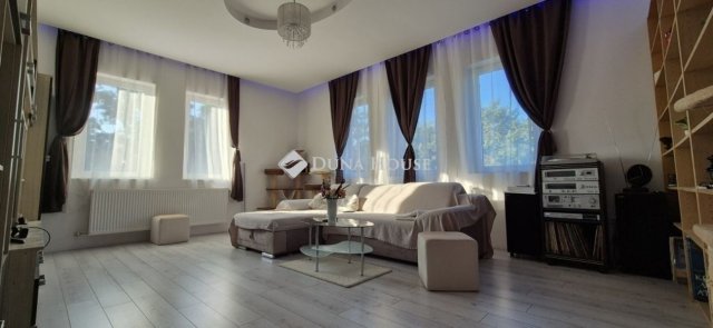 Eladó családi ház, Monoron 164.9 M Ft, 5 szobás