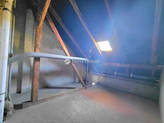 Eladó téglalakás, Szegeden 12 M Ft, 1 szobás