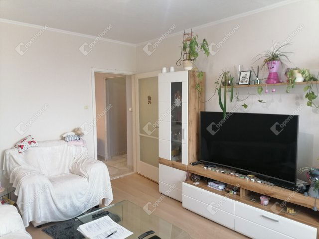 Eladó panellakás, Szegeden 59.9 M Ft, 3 szobás