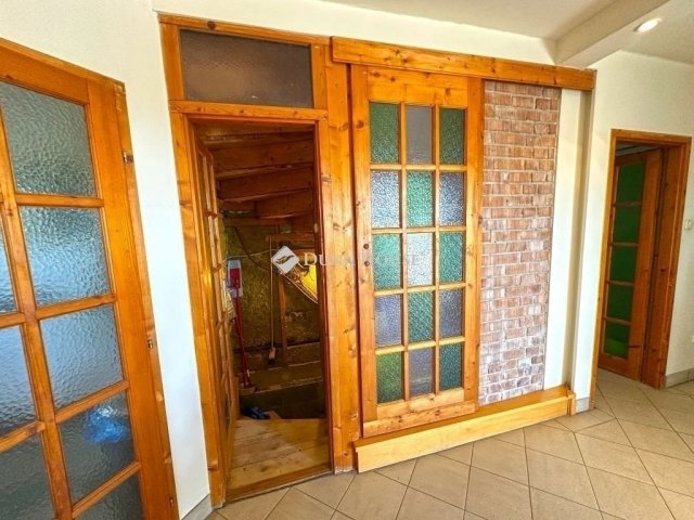 Eladó családi ház, Szentendrén 200.8 M Ft, 6 szobás