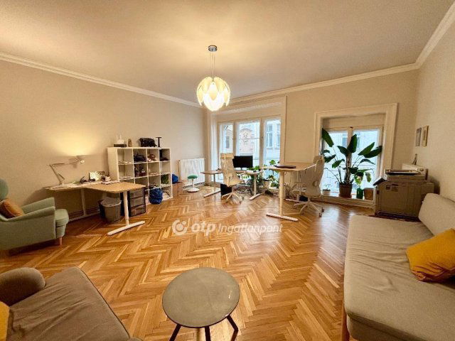 Eladó téglalakás, Budapesten, V. kerületben 89 M Ft, 1 szobás