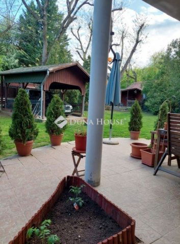 Eladó családi ház, Budaörsön 230 M Ft, 10 szobás