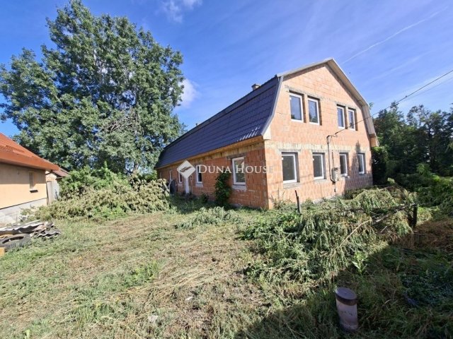 Eladó családi ház, Tóalmáson 60 M Ft, 12 szobás