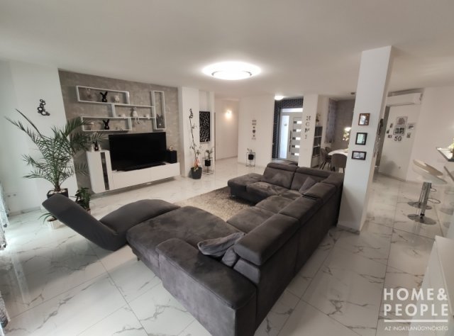 Eladó családi ház, Röszkén 142 M Ft, 4 szobás