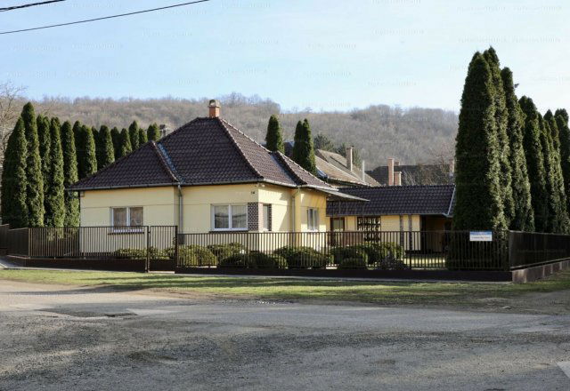 Eladó családi ház, Kemencén 65 M Ft, 2 szobás