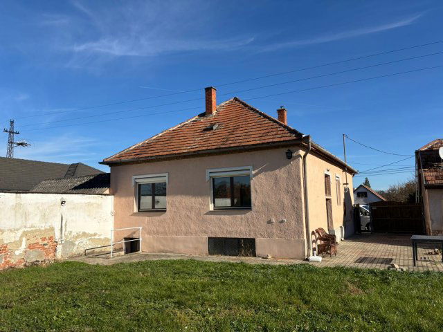 Eladó családi ház, Sárváron 75 M Ft, 4 szobás