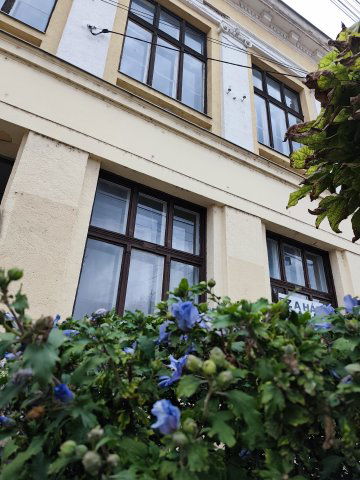 Eladó családi ház, Bátaszéken 95 M Ft, 8+6 szobás
