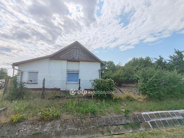 Eladó családi ház, Jászladányon 7.9 M Ft, 2 szobás