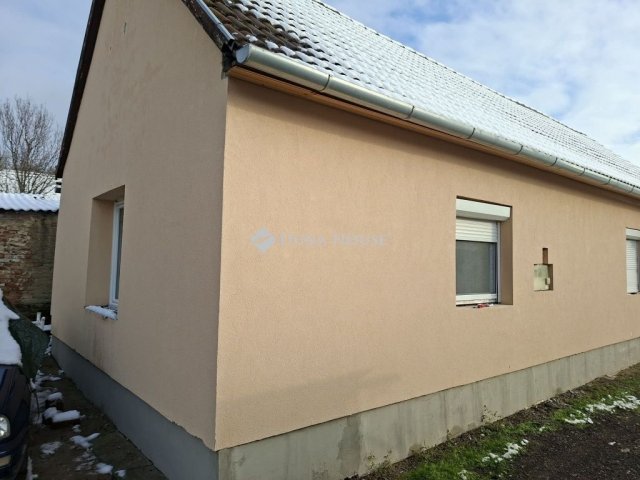 Eladó családi ház, Szentlőrincen 40 M Ft, 2 szobás