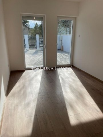 Eladó ikerház, Budapesten, XVI. kerületben 179.9 M Ft, 5 szobás