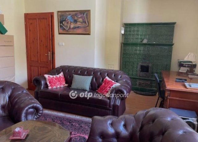 Eladó családi ház, Békéscsabán 320 M Ft, 11+2 szobás