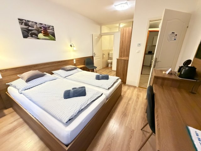 Eladó hotel, Mosonmagyaróváron 190 M Ft, 7 szobás