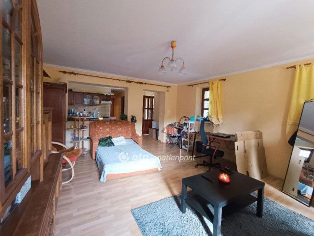 Eladó családi ház, Vértesbogláron 89.9 M Ft, 8 szobás