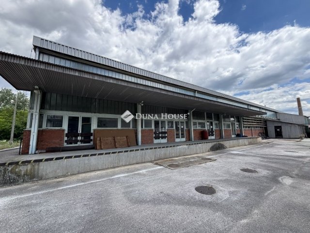 Eladó ipari ingatlan, Almásfüzitőn 599 M Ft