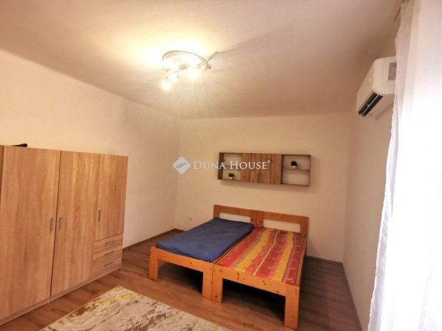 Eladó téglalakás, Lábatlanon 26.9 M Ft, 1 szobás