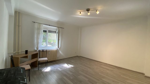 Eladó téglalakás, Dunaújvárosban 37 M Ft, 2 szobás