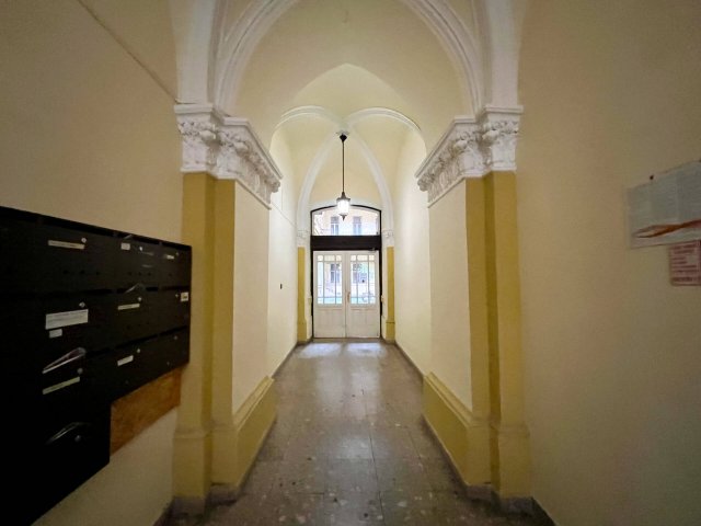 Eladó téglalakás, Budapesten, VI. kerületben 74.9 M Ft, 2 szobás