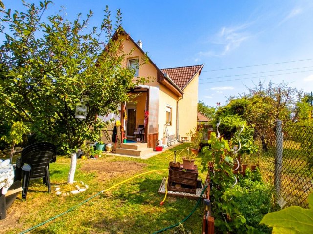 Eladó ikerház, Szigethalmon 89 M Ft, 4 szobás