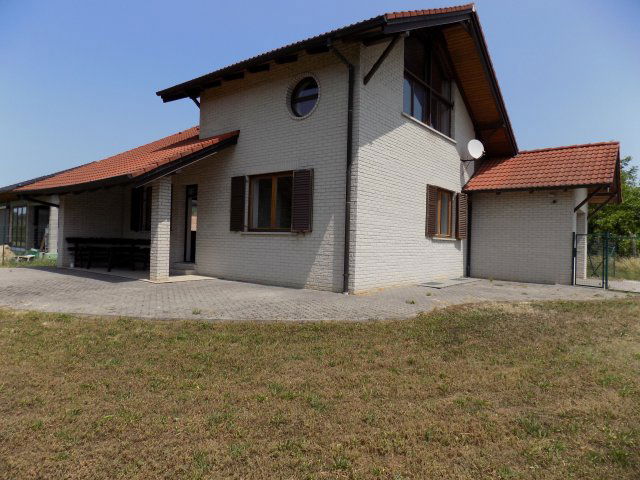 Eladó családi ház, Nyúlon 96.9 M Ft, 3 szobás