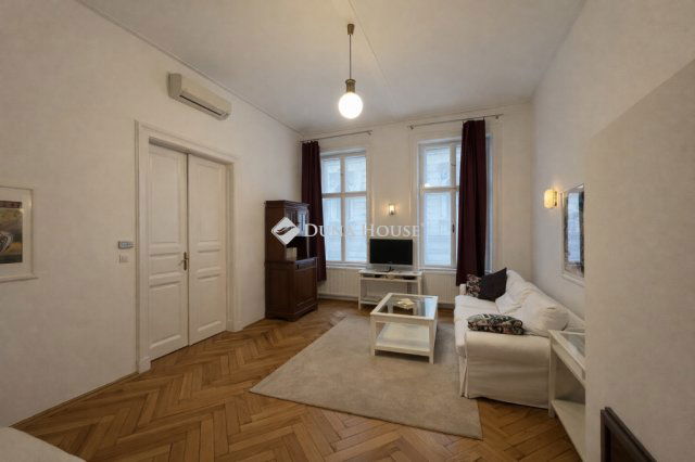 Eladó téglalakás, Budapesten, VI. kerületben, Paulay Ede utcában