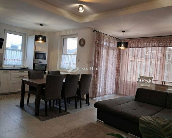 Eladó ikerház, Debrecenben 168 M Ft, 5 szobás