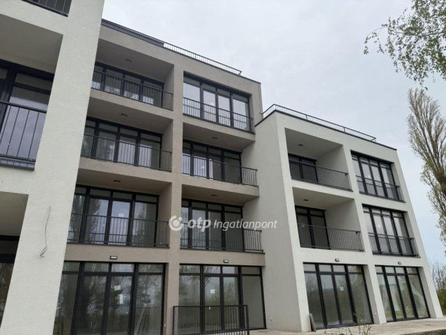 Eladó téglalakás, Balatonberényben 52.9 M Ft, 1 szobás