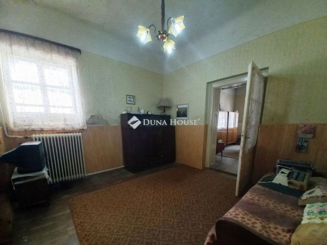Eladó családi ház, Szekszárdon 29.9 M Ft, 4 szobás