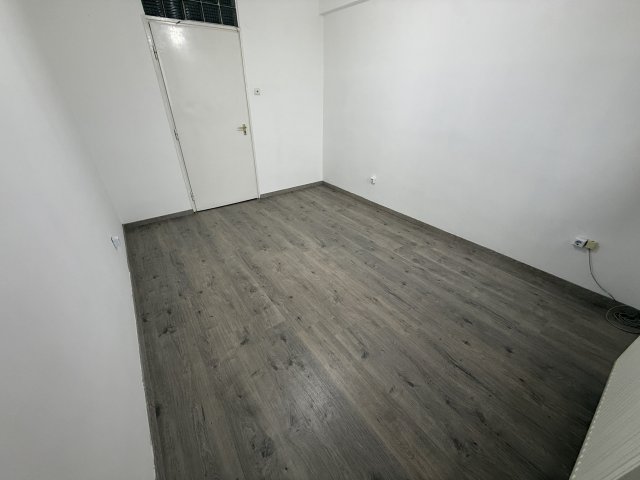 Kiadó iroda, Veszprémben, Óváros téren 80 E Ft / hó