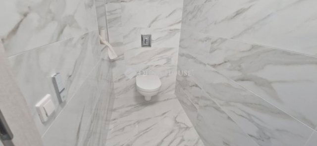 Eladó családi ház, Balatonbogláron 380 M Ft, 6 szobás