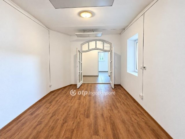 Eladó téglalakás, Budapesten, XV. kerületben 45 M Ft, 2 szobás