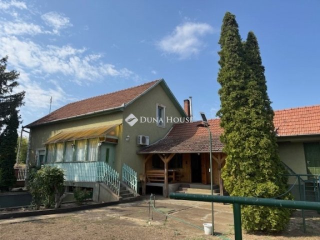 Eladó családi ház, Tápiószelén 54.9 M Ft, 5 szobás