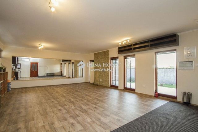 Eladó családi ház, Velencén 210 M Ft, 5 szobás