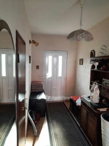 Eladó családi ház, Vonyarcvashegyen 178 M Ft, 11+2 szobás