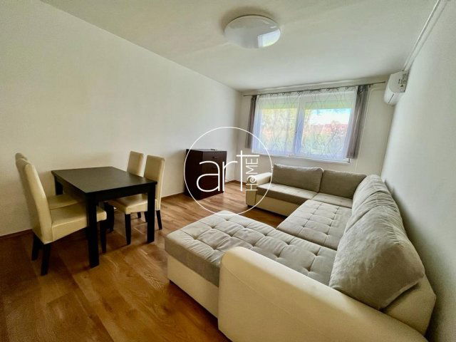 Kiadó panellakás, albérlet, Szegeden, Hargitai utcában, 2 szobás