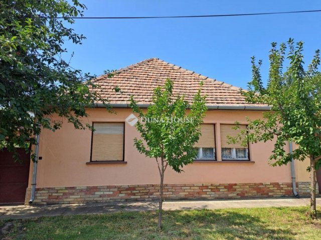 Eladó családi ház, Garán 20 M Ft, 5 szobás