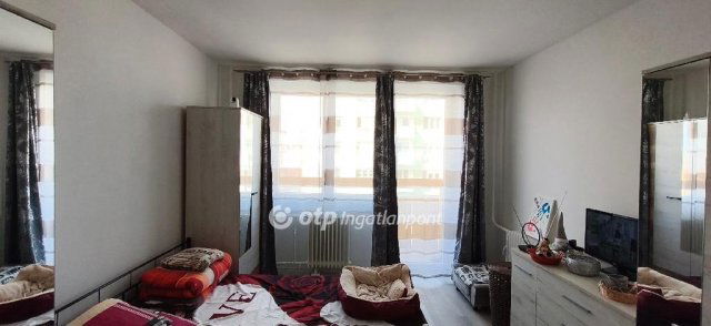 Eladó panellakás, Dunaújvárosban 39.9 M Ft, 2 szobás