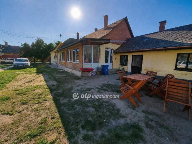 Eladó családi ház, Kunszentmiklóson 94.99 M Ft, 5 szobás