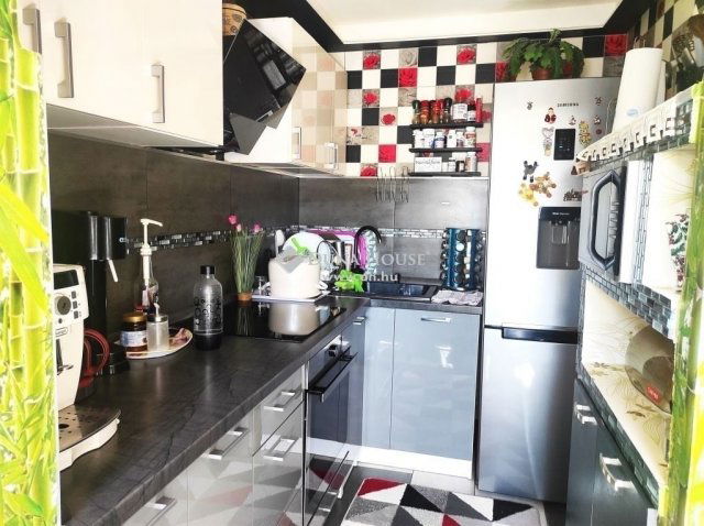 Eladó családi ház, Mogyoródon 170 M Ft, 5 szobás