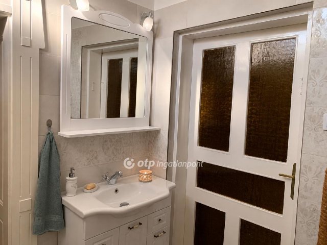 Eladó családi ház, Cegléden 140 M Ft, 5 szobás