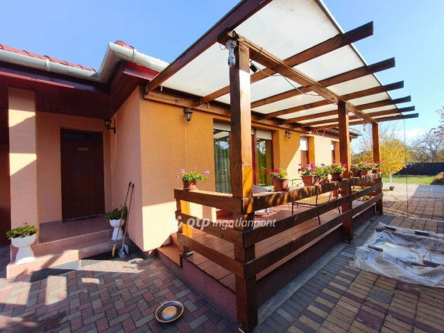Eladó családi ház, Gyömrőn 103 M Ft, 4 szobás