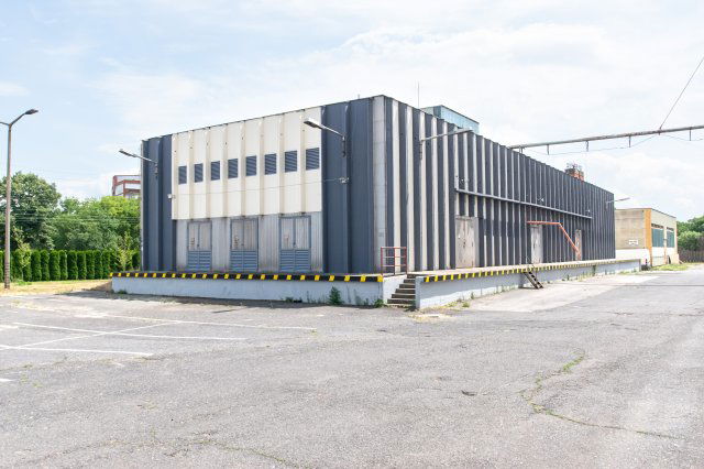 Kiadó ipari ingatlan, Miskolcon, Zsolcai kapun 650 E Ft / hó