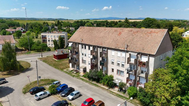 Eladó téglalakás, Romhányon 24.99 M Ft, 4 szobás
